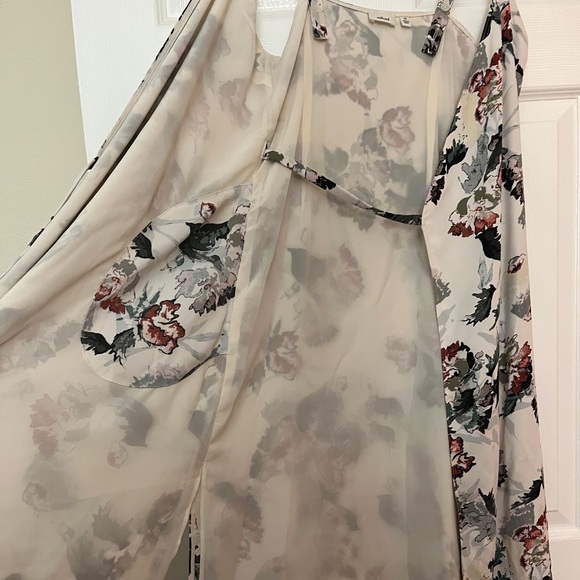 Aritzia | Wilfred Astere Wrap Dress in white floral - Picture 2 of 6